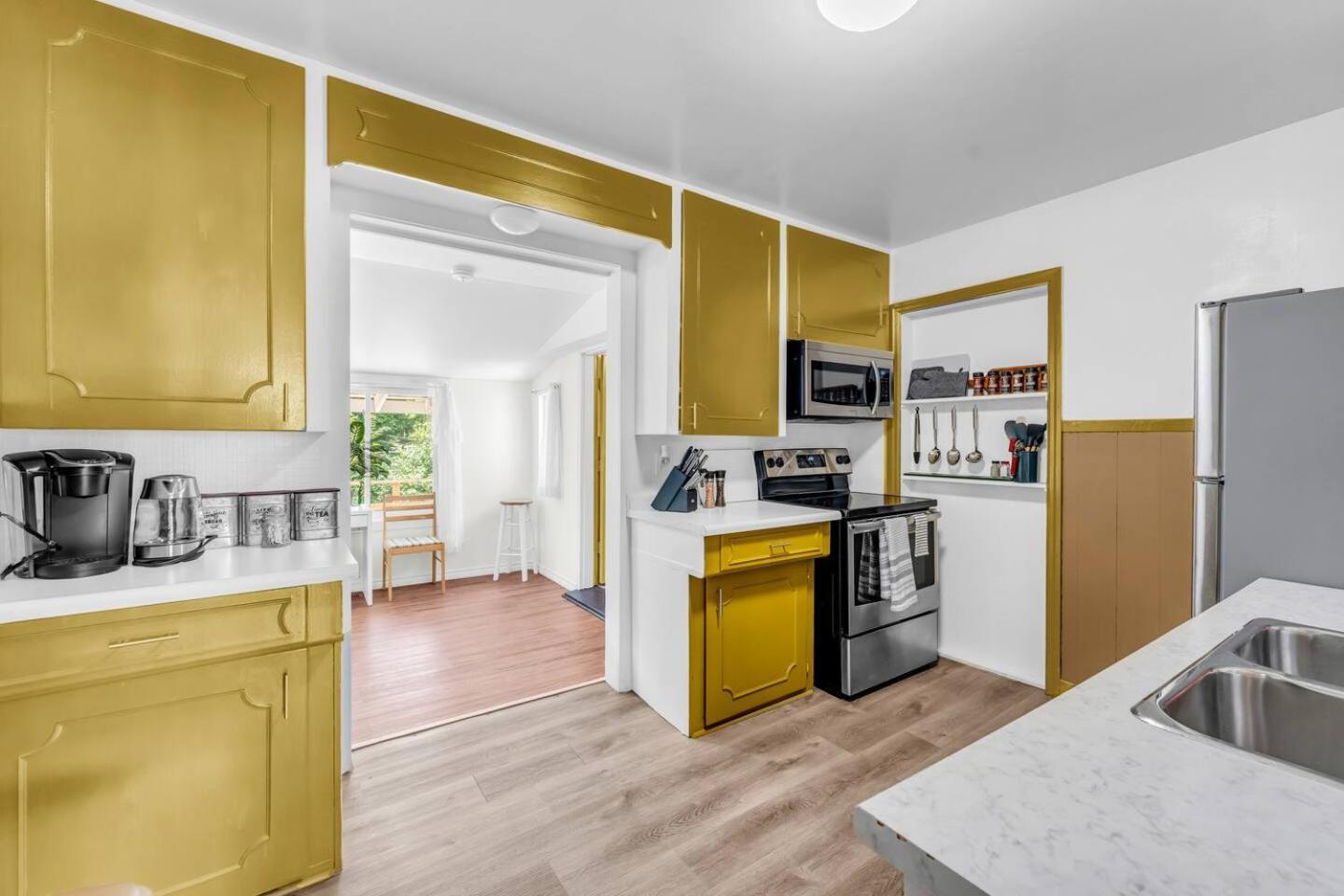 One Of The Closest Homes To Tourist District- 13 Guests Holiday home Niagara Falls
